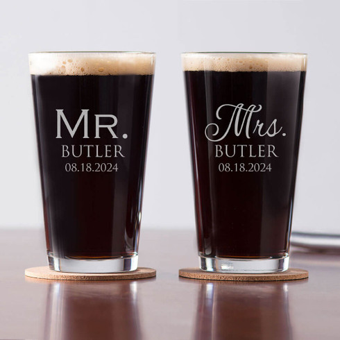 https://cdn11.bigcommerce.com/s-dos1319s/products/363/images/9847/Personalized-MR-MRS-pint-glasses__57288.1686681413.490.588.jpg?c=2