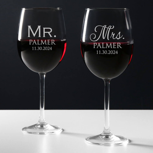 Personalized Mr & Mrs Wine Glasses - Design: HH7