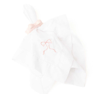 8 Oak Lane white dinner napkin with pink bow embroidery detail (front view)