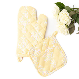 8 Oak Lane golden damask oven mitt set in soft yellow with quilted pattern and hanging loop (front view)
