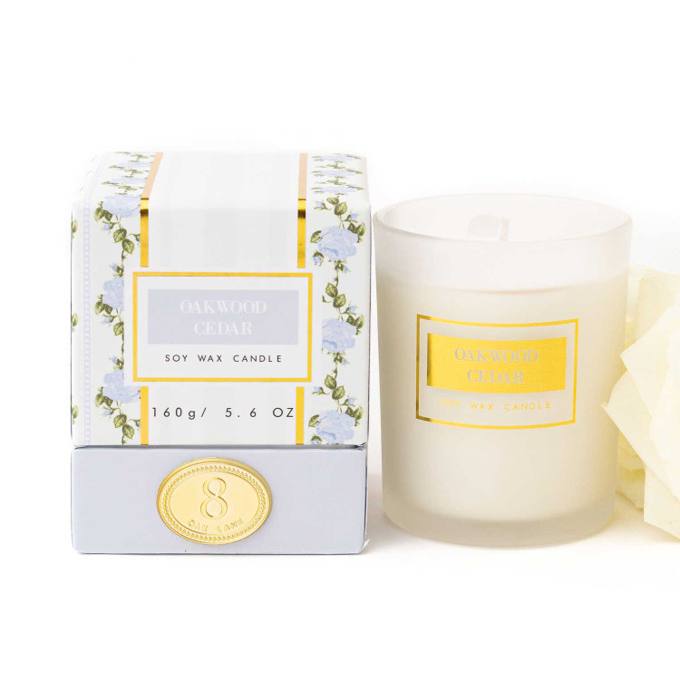 8 Oak Lane oakwood cedar candle 5.6oz in glass jar with mint floral boxed packaging (front view)