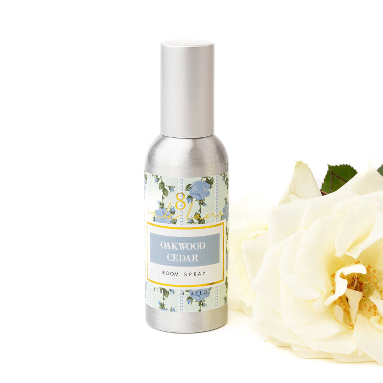 8 Oak Lane oakwood cedar room spray in mint bottle with blue rose pattern and fine mist sprayer (front view)