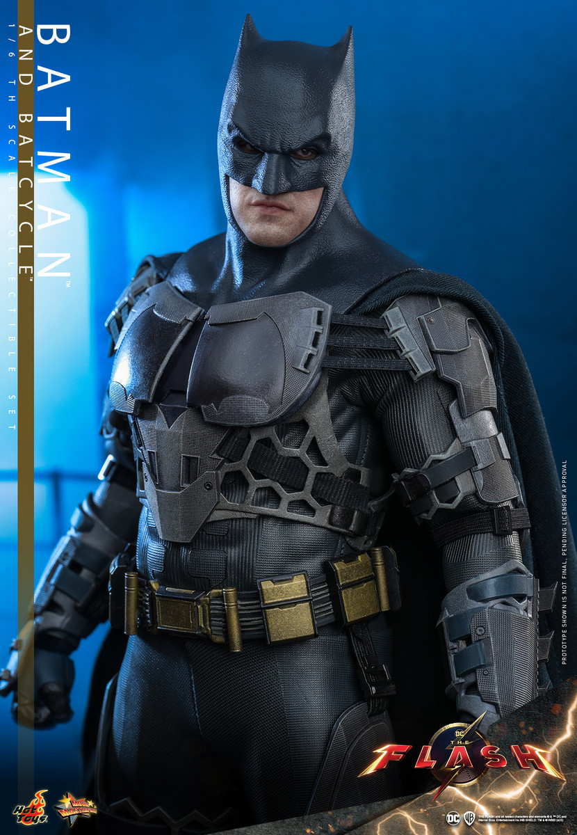 Hot Toys MMS705 Batman and Batcycle The Flash 1/6 Figure 