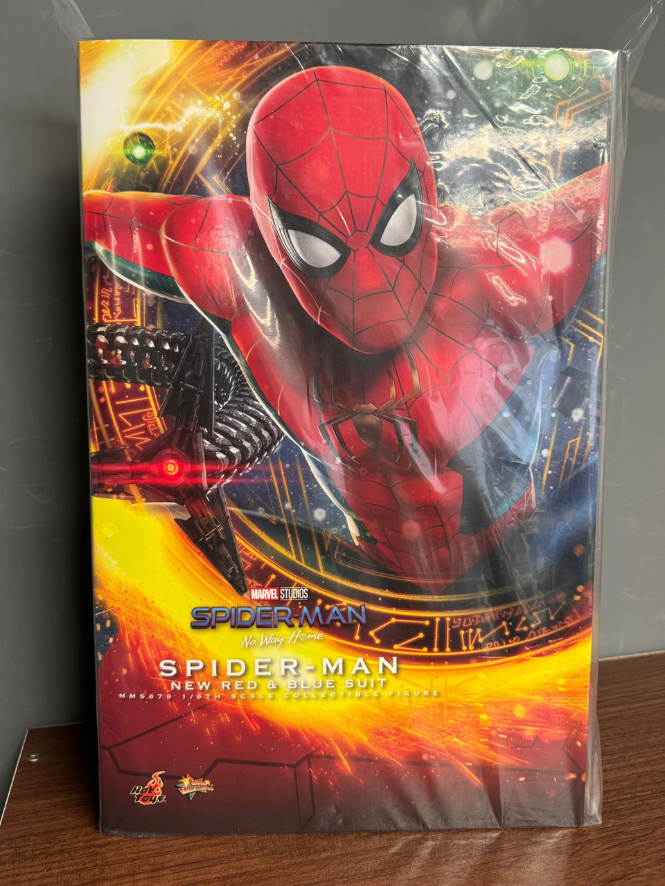 Hot Toys MMS679 Spider-Man (New Red and Blue Suit) No Way Home