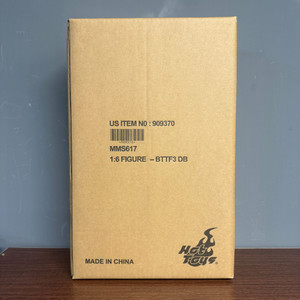 Hot Toys MMS617 1/6 DOC BROWN Back to the Future Figure Hot Toys MMS617 1/6 DOC BROWN Back to the Future Figure
