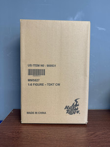 Hot Toys MMS627 Catwoman The Dark Knight Trilogy 1/6 Figure Hot Toys MMS627 Catwoman The Dark Knight Trilogy 1/6 Figure