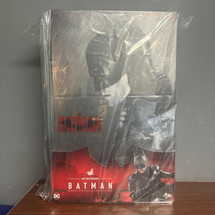 Hot Toys MMS638 The Batman 2022 Bruce Wayne 1/6 Figure Hot Toys MMS638 The Batman 2022 Bruce Wayne 1/6 Figure