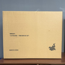 Hot Toys MMS641 The Batman & Bat-Signal Bruce Wayne 1/6 Figure Hot Toys MMS641 The Batman & Bat-Signal Bruce Wayne 1/6 Figure