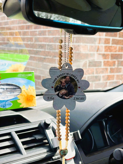 Personalised Flower-Shaped Wooden Car Rearview Mirror Photo Ornament with Silver Bead Chain– Gift for Dad