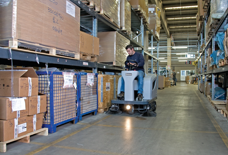 Nilfisk Advance Terra 4300B Rider Sweeper