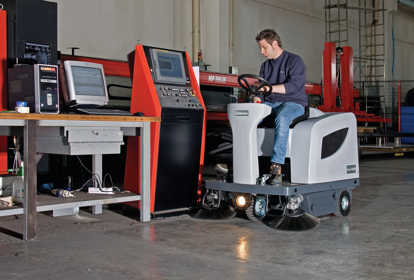 Nilfisk Advance Terra 4300B Rider Sweeper
