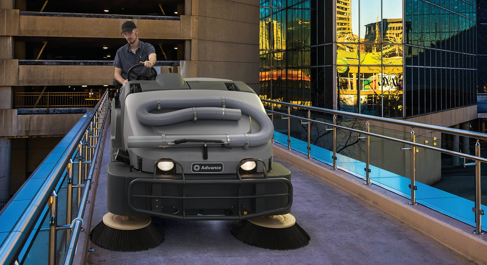 Nilfisk Advance SW8000 Rider Sweeper