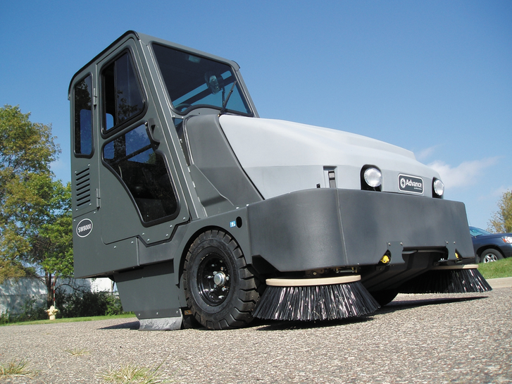 Nilfisk Advance SW8000 Rider Sweeper