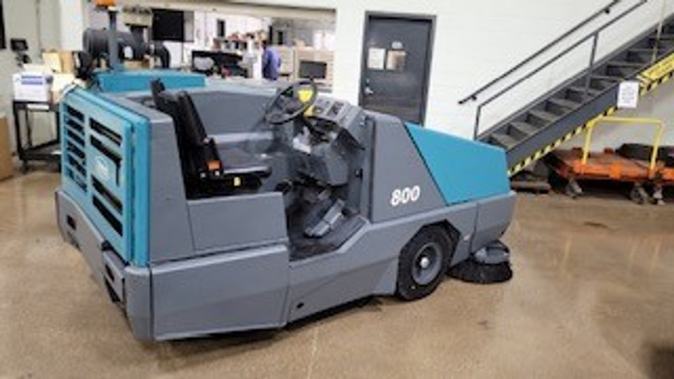 Tennant 800 Industrial Ride-On Sweeper-FC6129