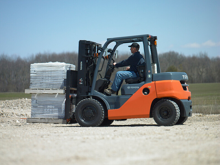 Toyota Mid IC Pneumatic Forklift