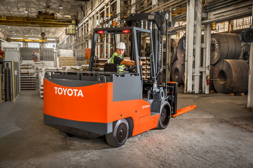 Toyota High-Capacity Electric Cushion Forklift