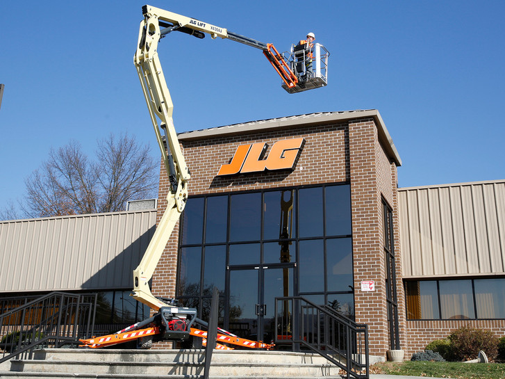 JLG Compact Crawler Boom Lift