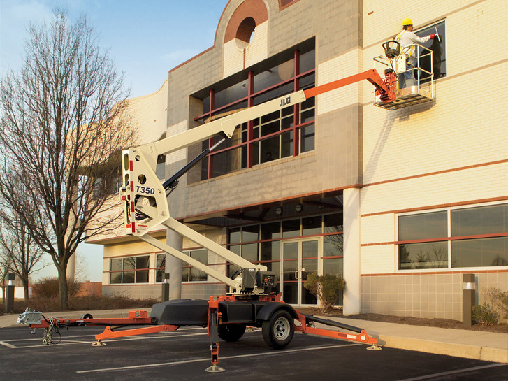 JLG Tow-Pro Towable Boom Lift