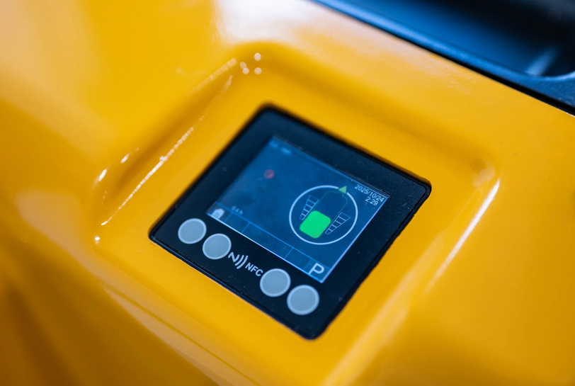 Big Joe StraddleStacker WS25-126