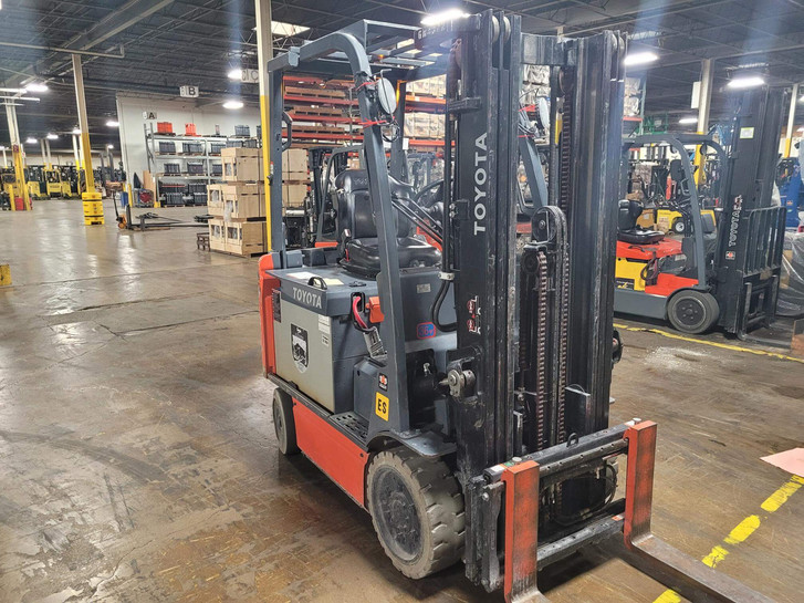 Used 5000 lb Toyota 4 Wheel Electric Forklift 8FBCU25