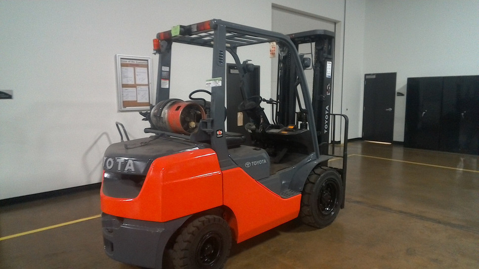 Used 6500 lb Toyota Core IC Pneumatic Forklift 8FGU32