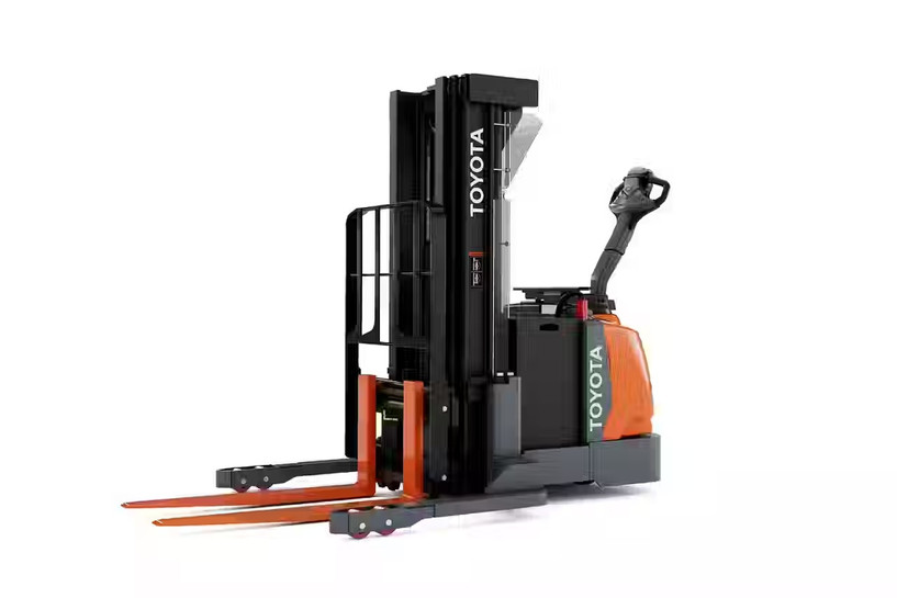 Toyota Walkie Straddle Stacker