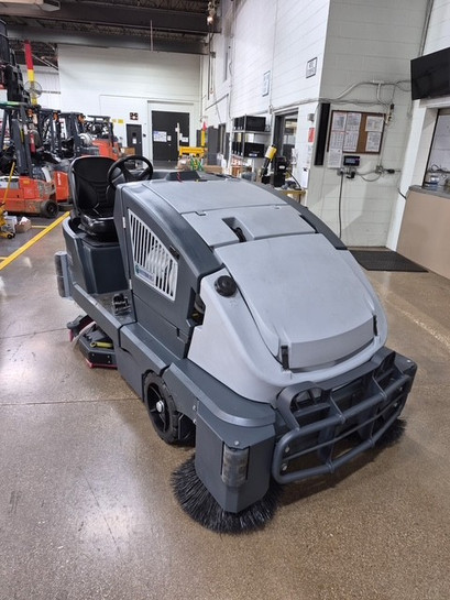 Used Nilfisk Advance CS7010LP Sweeper-Scrubber-FC6934