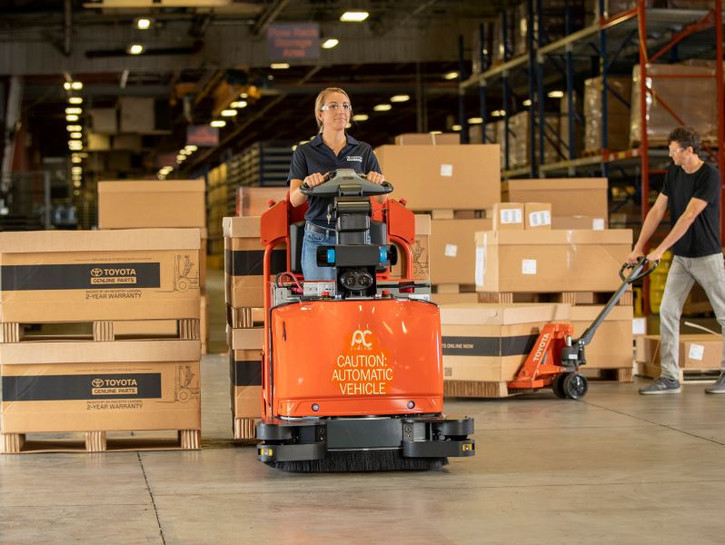 Toyota Center-Controller Rider Automated Forklift