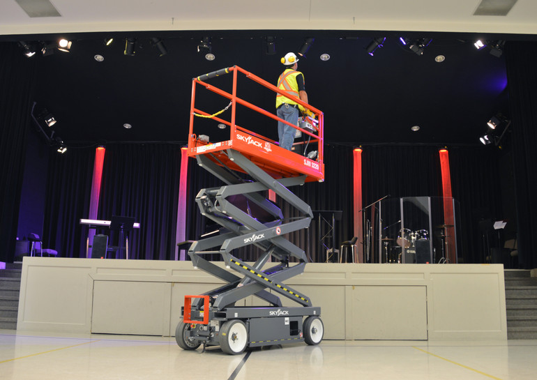 Skyjack DC Electric Scissor Lift (92" Length / 32" Width) SJ3226