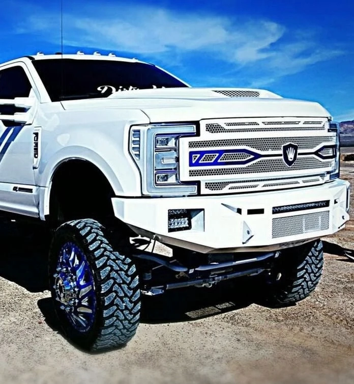 Base Bumper.
Clevis Mounts.
Rigid 6" Combo Mounts.
SR 20" LED Vent Mount.
License Place Center Mesh.
Adaptive Cruise Control.