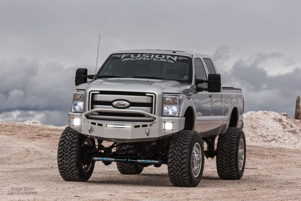 Pre-Runner Style.
Clevis Mounts.
Rigid Industries Q-Series  lights.
Rigid Industries 20" SR in the vent area. 