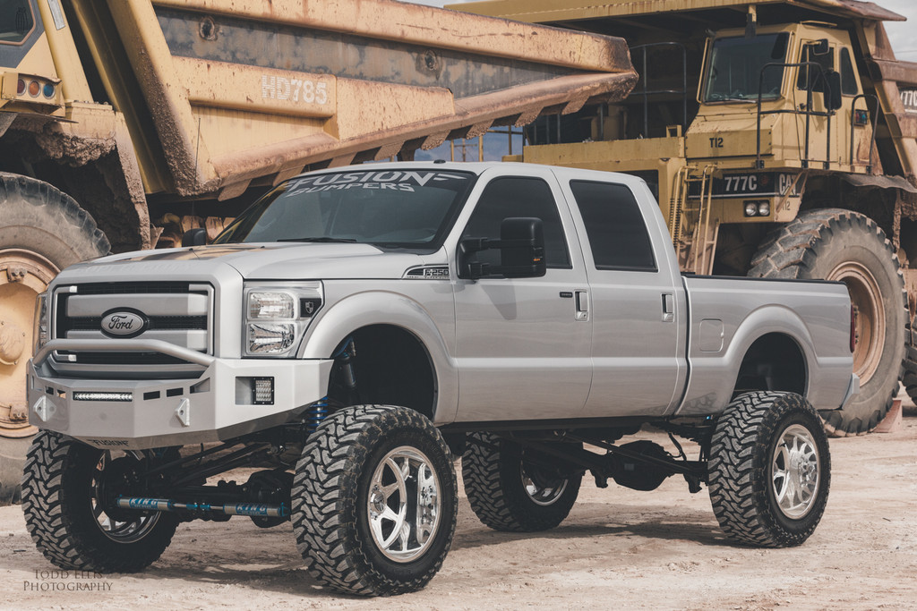 Pre-Runner Style.
Clevis Mounts.
Rigid Industries Q-Series  lights.
Rigid Industries 20" SR in the vent area. 