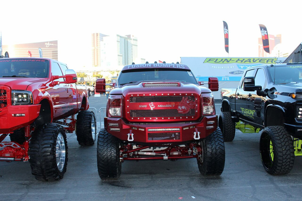 Updated Design.
Base Bumper.
Clevis Mounts.
6" Single Row Lights Staggered.
20" Single Row Light in vent area.