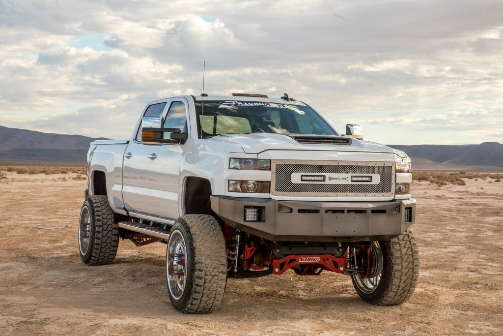 Base Bumper.
Clevis Mounts.
Parking Sensors.
Rigid Q-Series Mounts.
License Plate Center Mount.