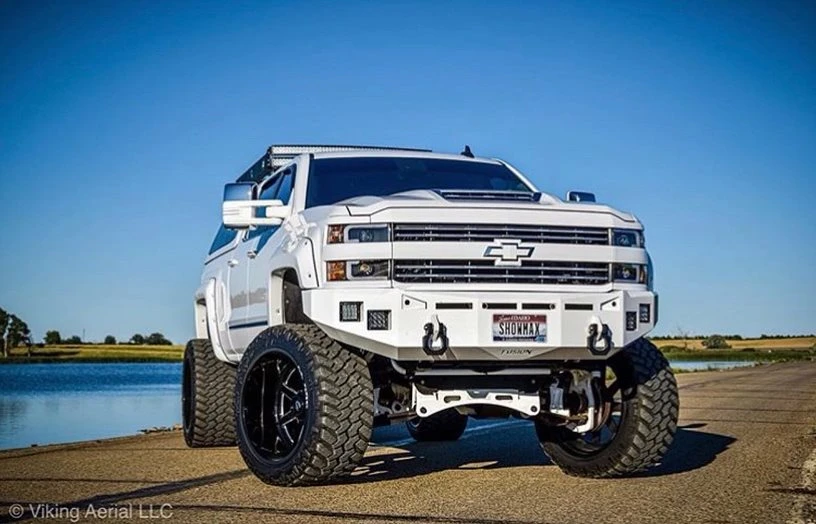 Base Bumper.
Clevis Mounts.
Dually XL Fog Lights
Parking Sensors.