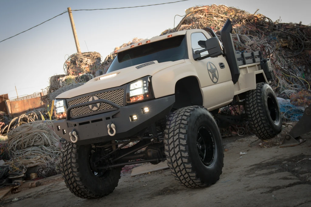 Pre-Runner Bumper.
Clevis Mounts.
3" LED Cube Mounts.
License Place Center Mounts.
