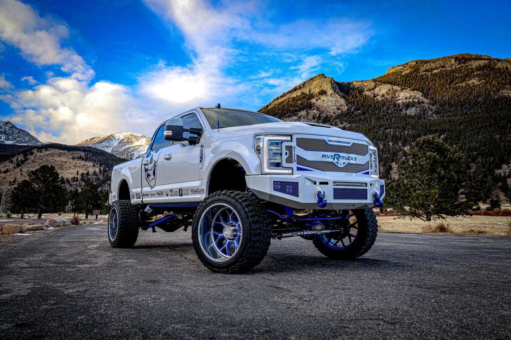 Gladiator Series
Cube fog light mounts behind the stainless steel mesh
Clevis mounts 
20" Rigid Industries SR over vent