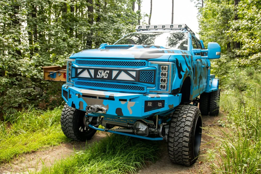Gladiator Series
Cube fog light mounts behind the stainless steel mesh
Trim Plates around fog light openings
No clevis mounts 
Winch Mount