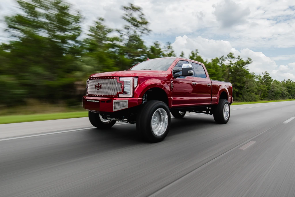 Gladiator Series
Optional-Stainless steel trim plates (special order)
Cube fog light mounts behind the stainless steel mesh
No clevis mounts 
20" Rigid Industries SR in the vent area 