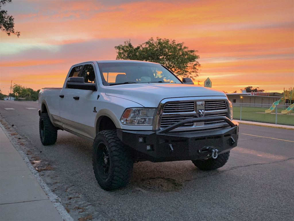 New design!! Wider center section.
Pre-Runner Bar.
Clevis Mounts.
Rigid Industries Dually lights. 
Winch ready 