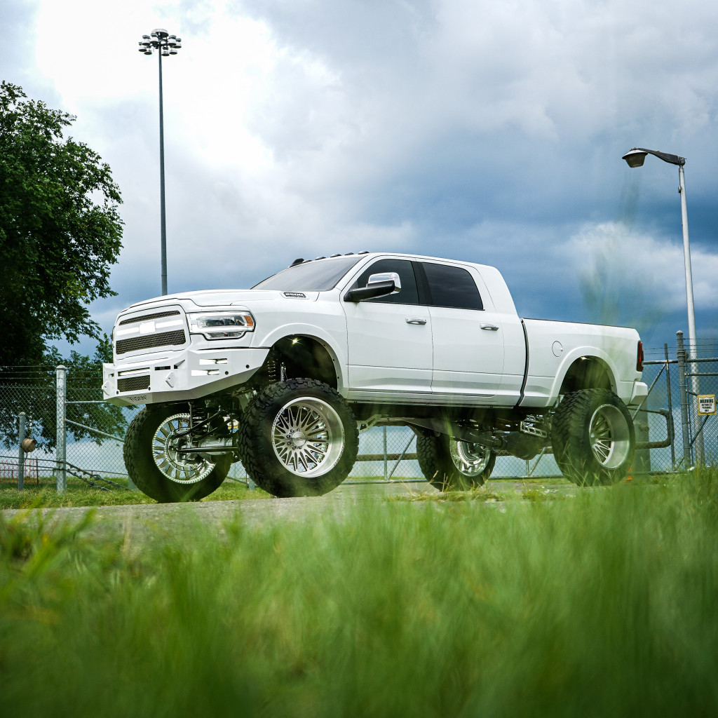 Clevis Mounts
6" Single Rows
20" Single Row light
Center vent with stainless steel mesh insert
