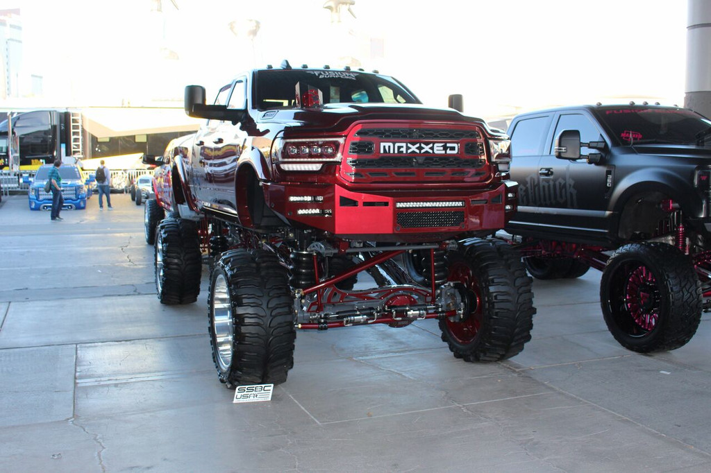 Clevis Mounts
Front parking sensors
6" Single Rows
20" Single Row light
Center vent with stainless steel mesh insert