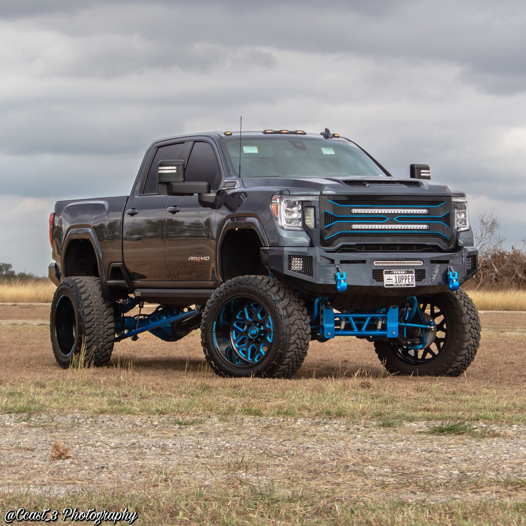 Gladiator Edition
Mounts for a Rigid Industries Q-Series
Provisions for front parking sensors
Block Heater Provision
Clevis mounts 