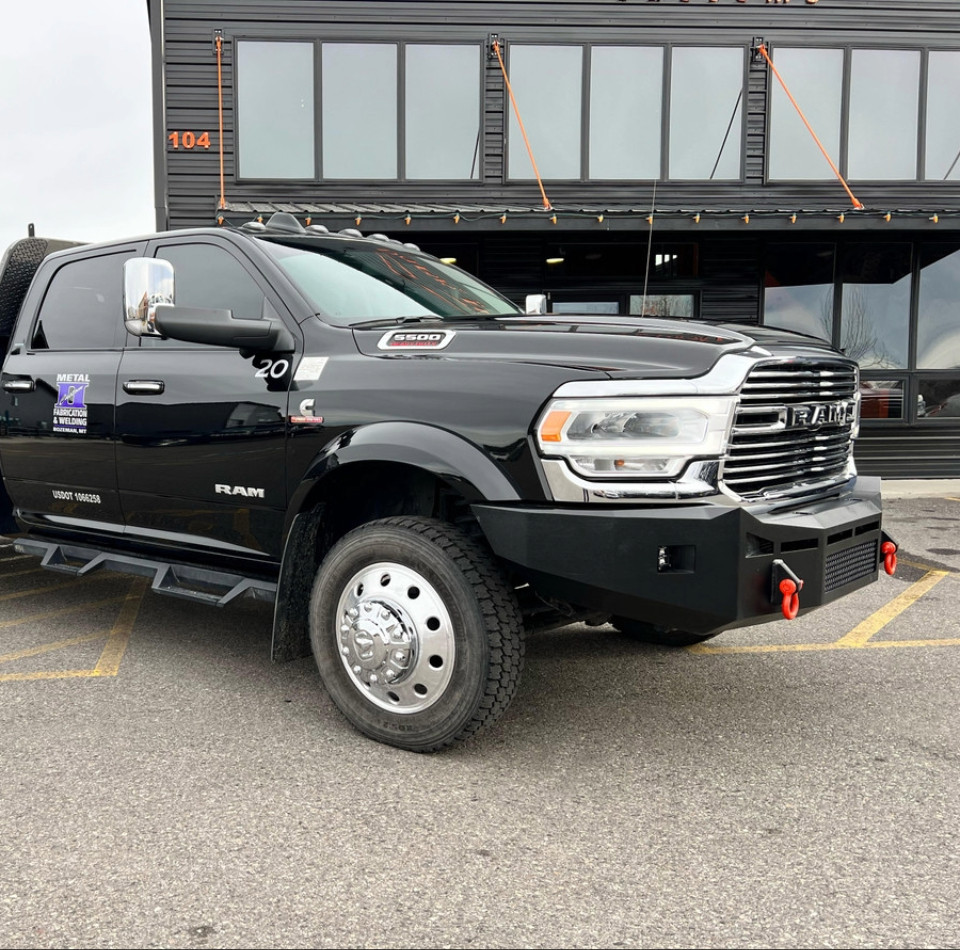One Cube light per side as a fog light
Clevis Mounts
Center Vent with stainless steel insert