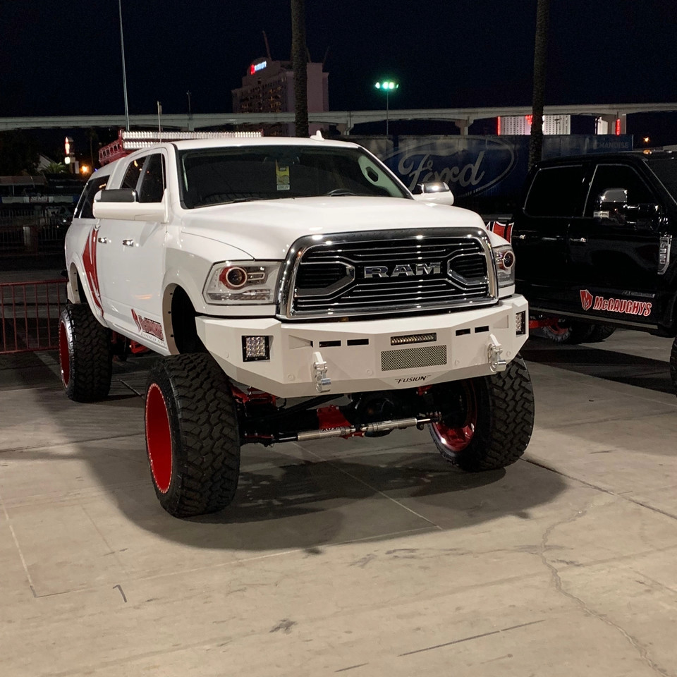 Clevis Mounts
Q Series fog lights
10" Single Row in vent area
Center vent with stainless steel mesh insert
Front parking sensors