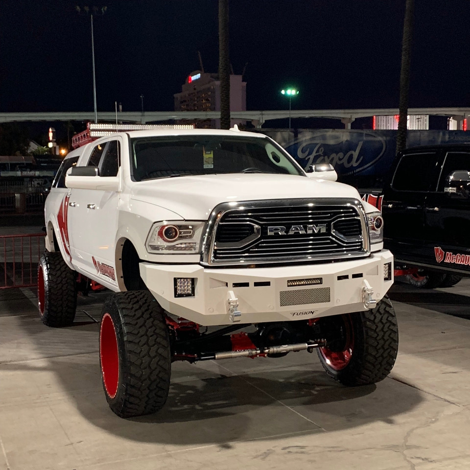 Clevis Mounts
Q Series fog lights
10" Single Row in vent area
Center vent with stainless steel mesh insert
Front parking sensors