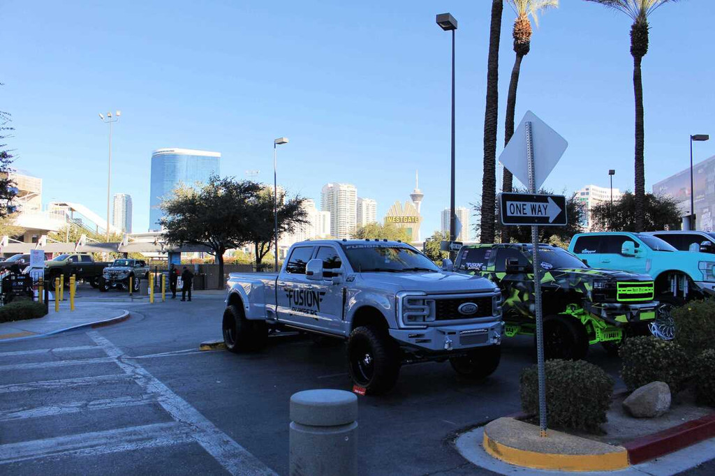 Clevis Mounts.
Rigid 6" SR Mounts, Staggered.
Adaptive Cruise Control Mount.
Front Parking Sensors.