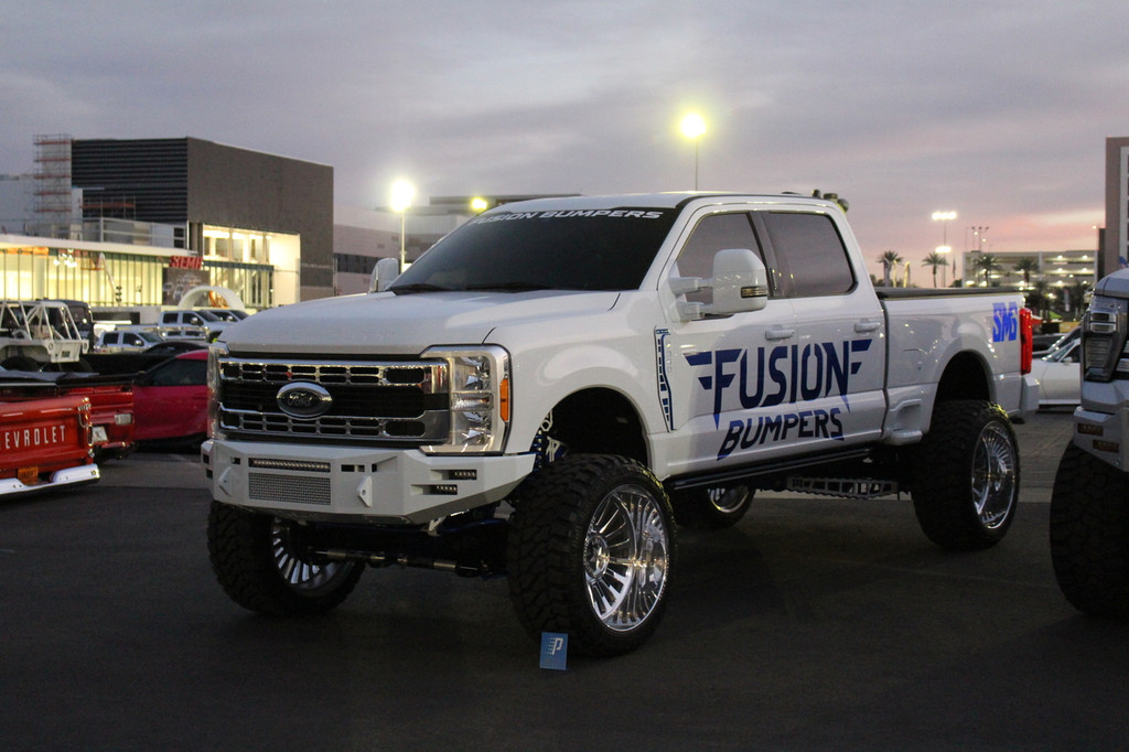 Clevis Mounts.
Rigid 6" SR Mounts, Staggered.
20" Single Row Light in vent area.
Front Parking Sensors.