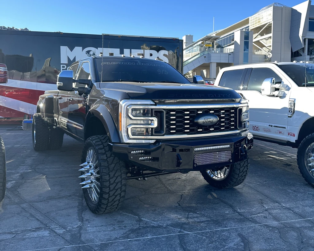 Base Bumper.
Clevis Mounts.
6" Single Row Lights Staggered.
20" Single Row Light in vent area.
Adaptive Cruise Control
Front Parking Sensors