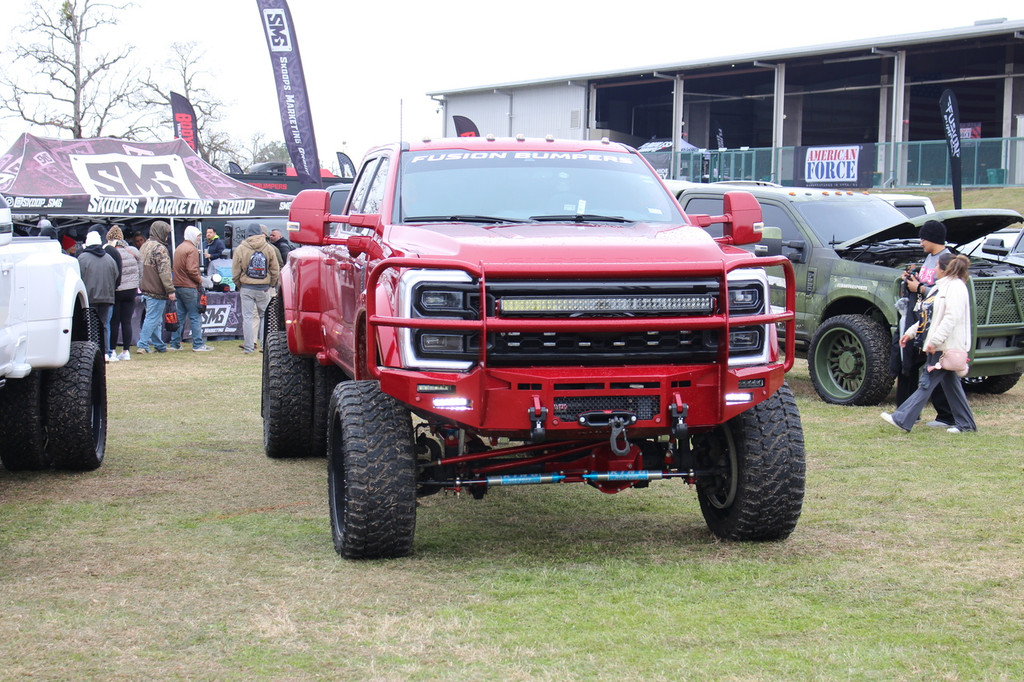 Defender Grille Guard
Radius Tubing
40" Rigid RDS Light Bar off of Defender
Clevis Mounts.
6" Single Row Lights Staggered.
Adaptive Cruise Control
Front Parking Sensors
Winch Plate
Winch Access Panels